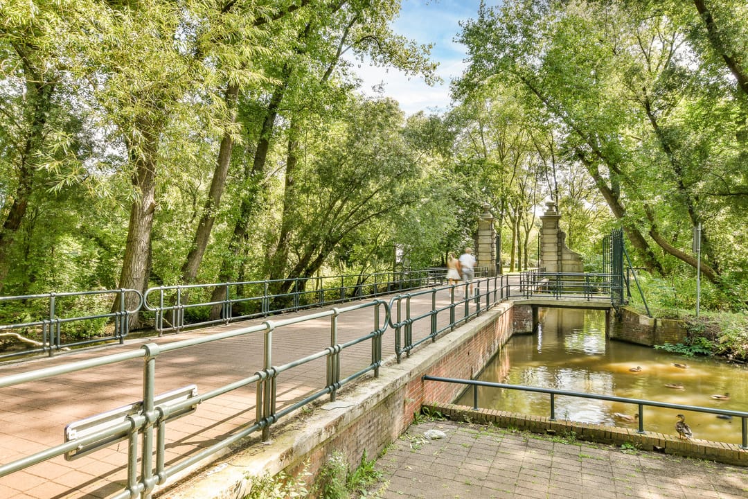 Light and modern apartment with two bedrooms and sunny south-facing balcony in Amsterdam Indische Buurt — 22
