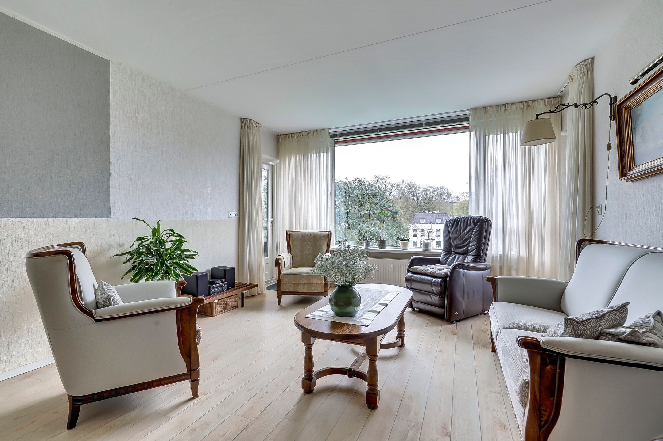 Photo 3 of Stationsweg 92-402