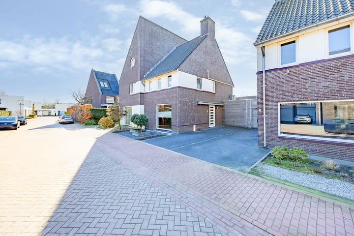 Photo 5 of Sperwerstraat 3