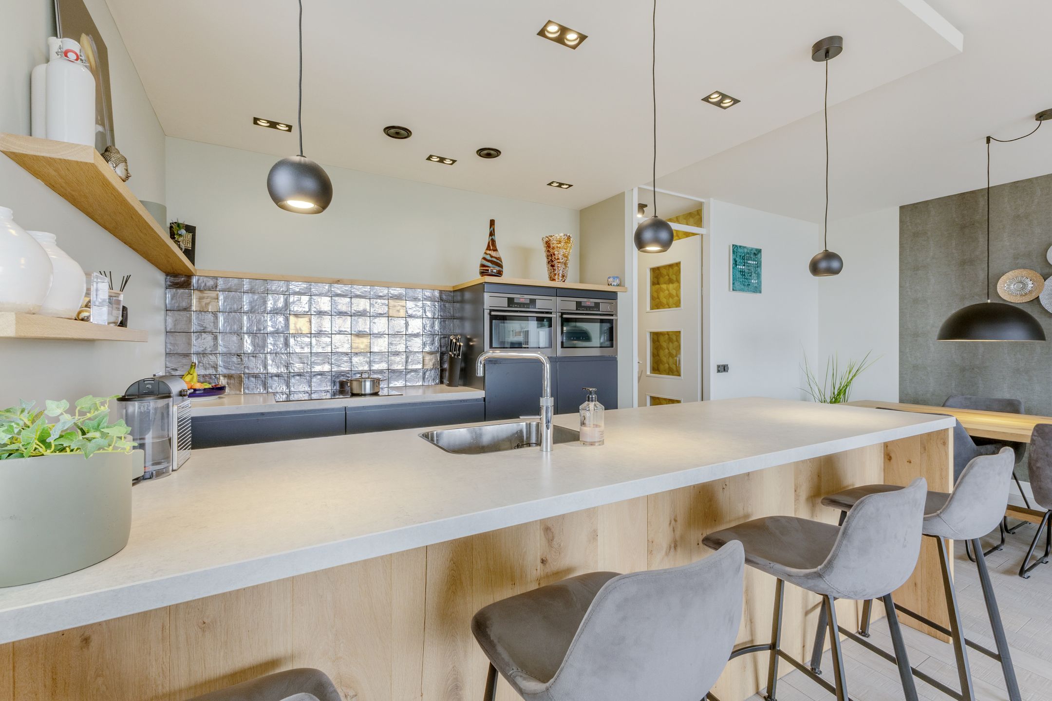 Foto 12 van Witte Ring 11-E