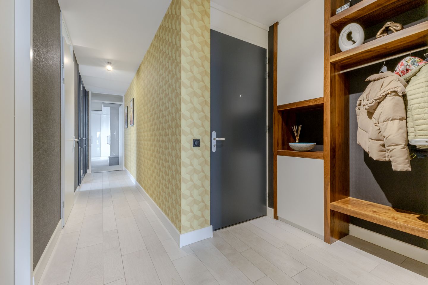 Foto 14 van Witte Ring 11-E