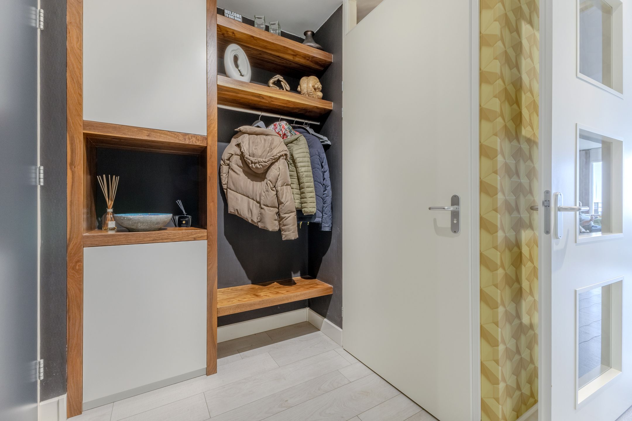 Foto 15 van Witte Ring 11-E