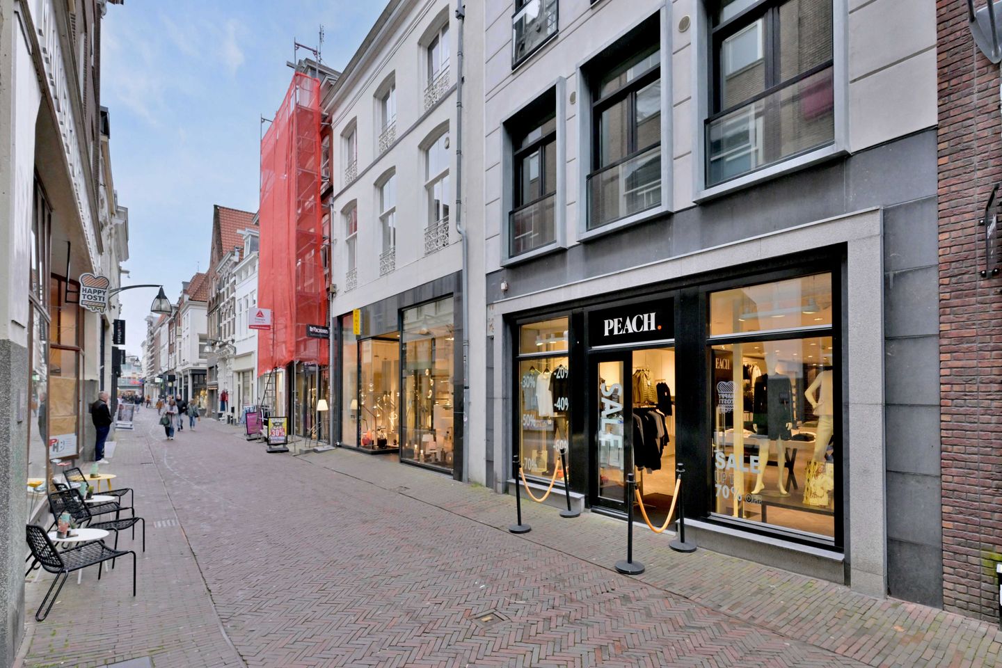 View photo 1 of Lange Bisschopstraat 26