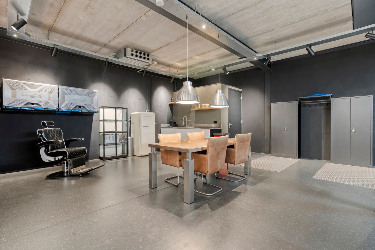 View photo 2 of Douwenmaat 10-F