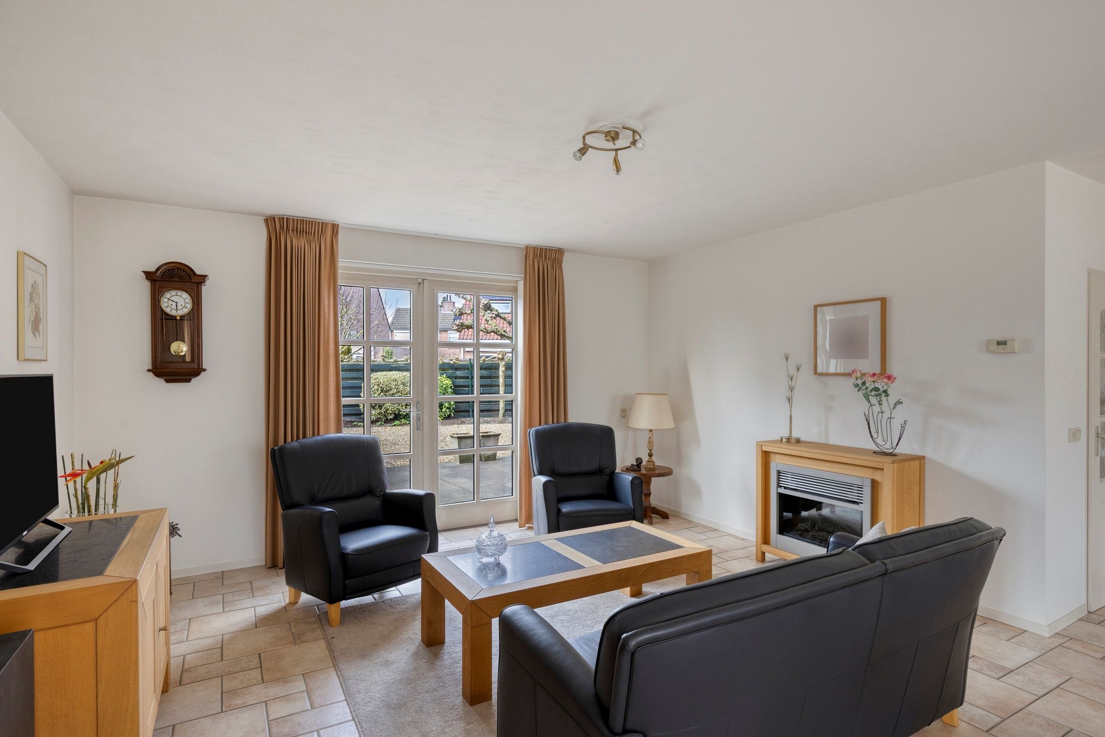 Photo 3 of Burg. Van Houtstraat 93-A