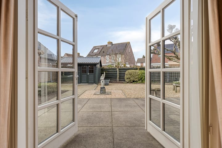 Foto 5 van Burg. Van Houtstraat 93-A