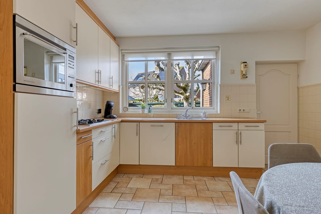 Photo 7 of Burg. Van Houtstraat 93-A