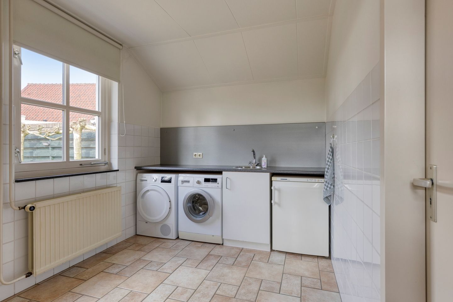 Photo 10 of Burg. Van Houtstraat 93-A