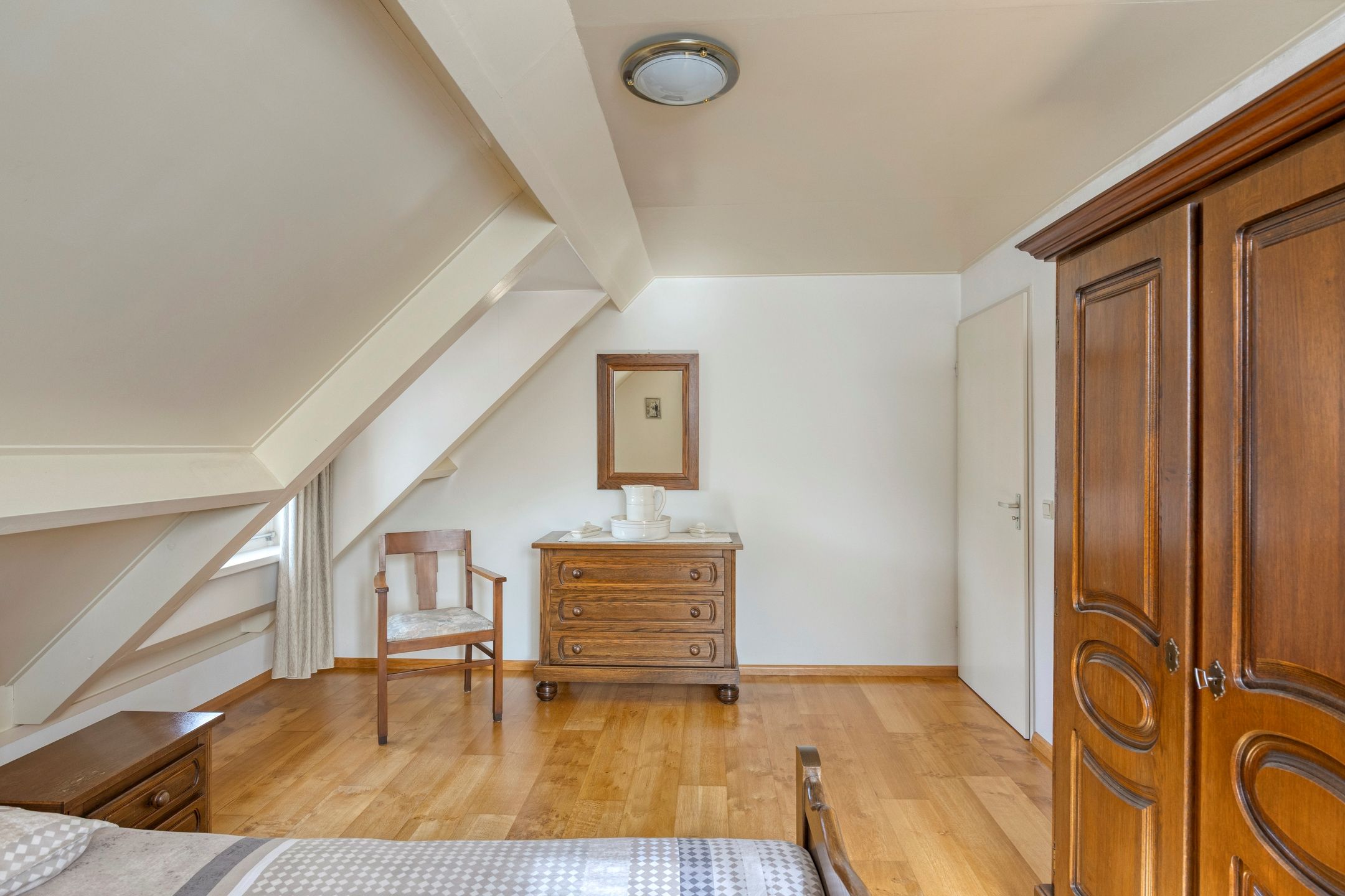 Photo 15 of Burg. Van Houtstraat 93-A