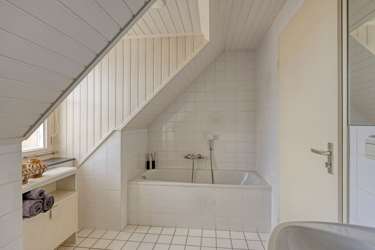 Photo 20 of Burg. Van Houtstraat 93-A