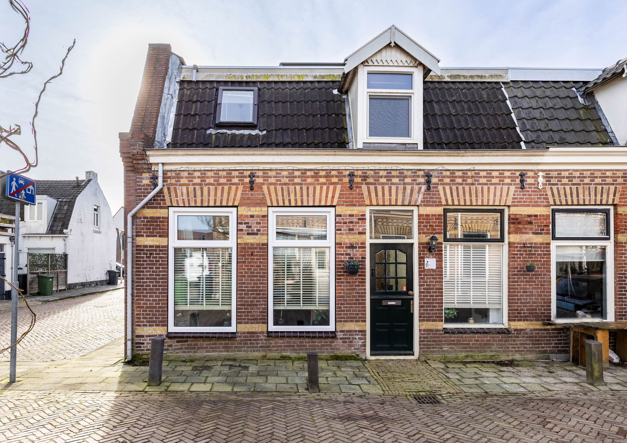 Buying a house in The Netherlands., 2e Woudstraat 22