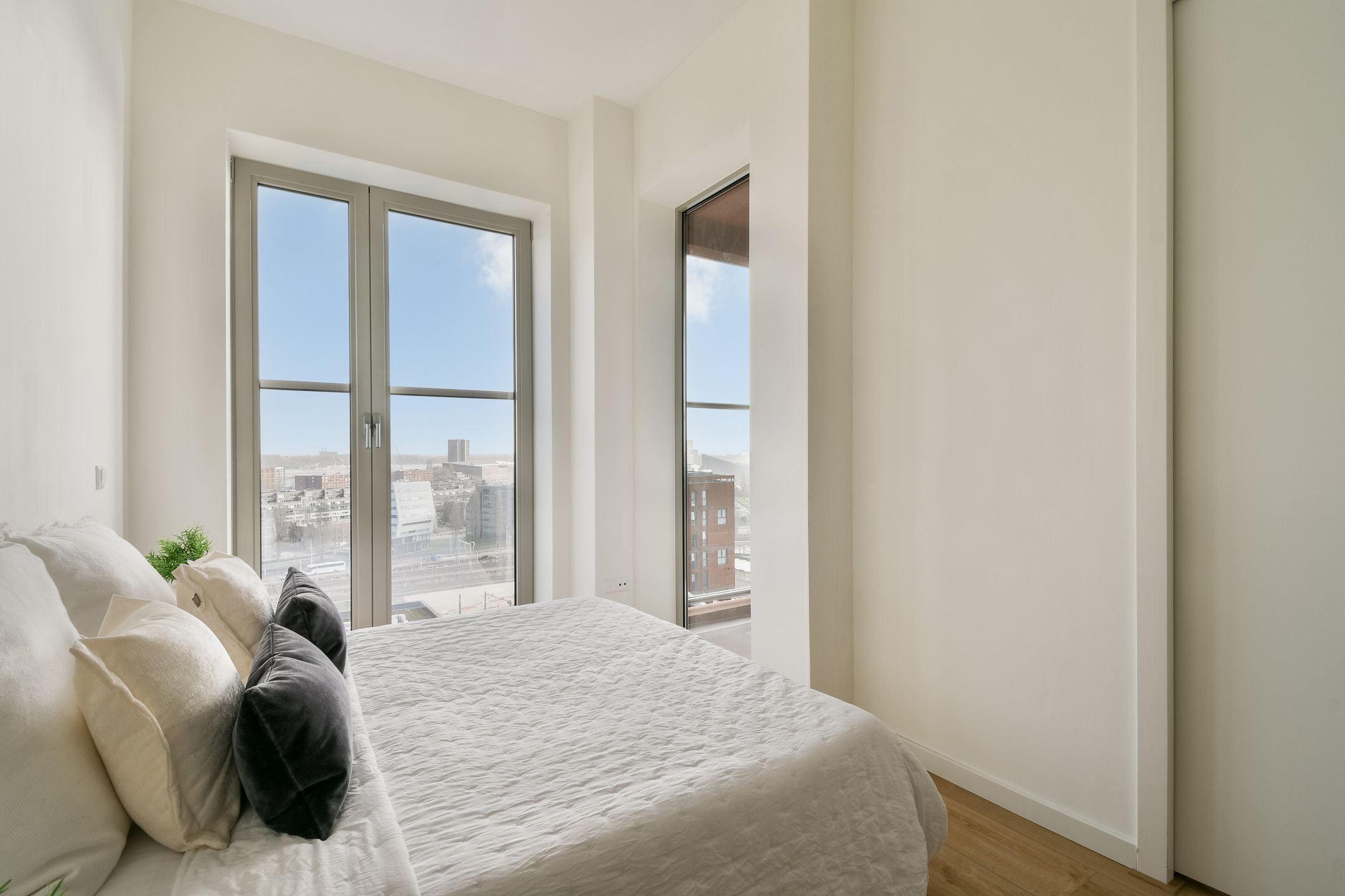 Foto 12 van Oostenburgermiddenstraat 585