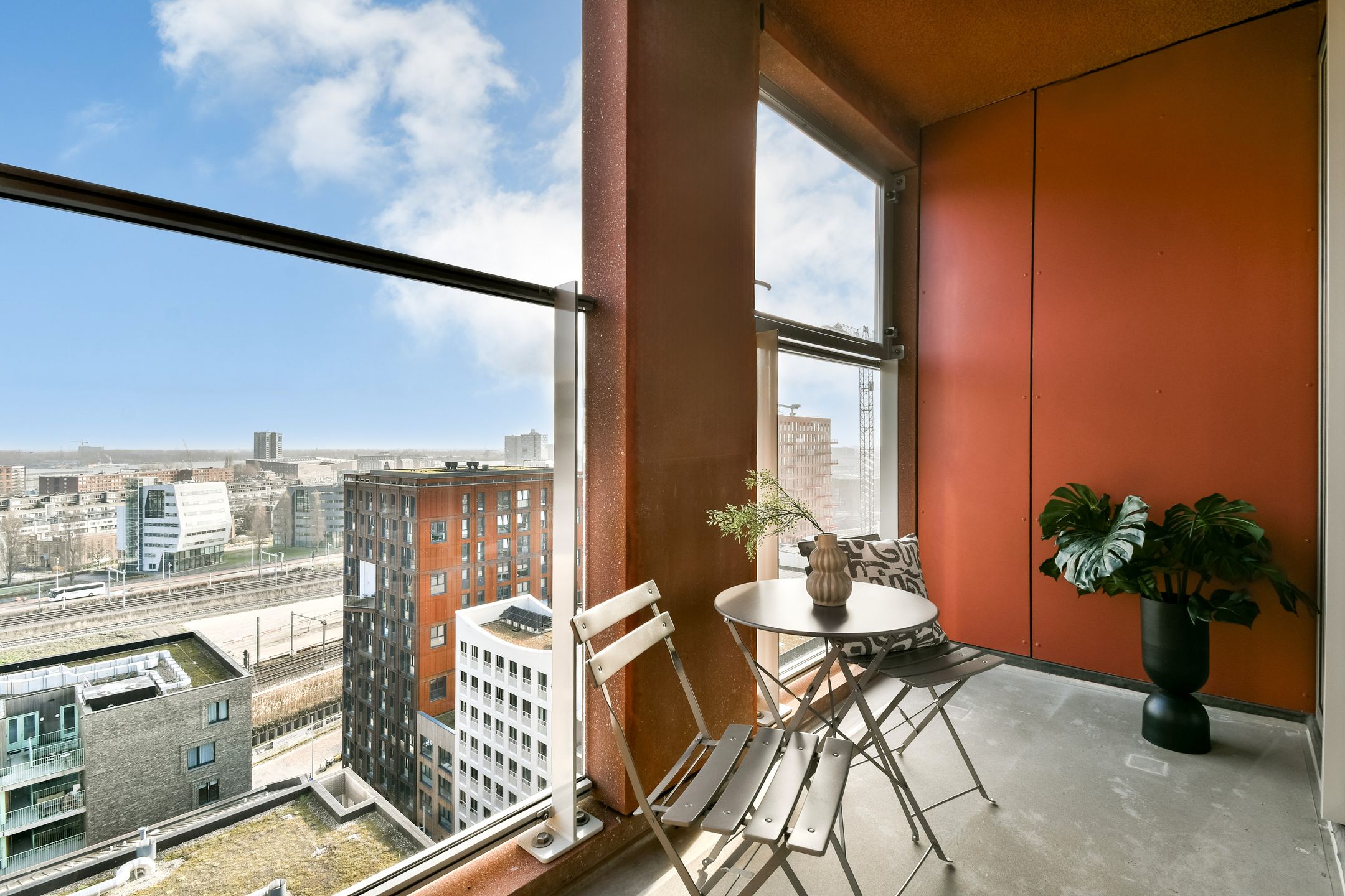 Foto 9 van Oostenburgermiddenstraat 585