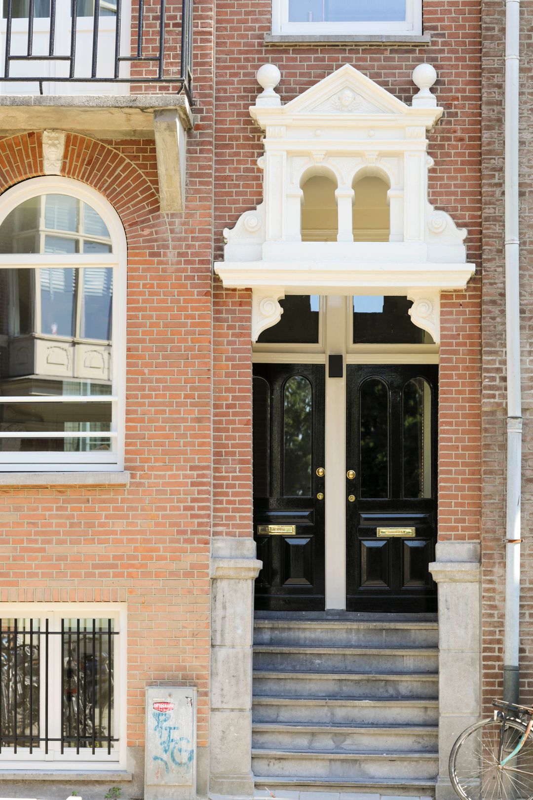 Photo 2 of Van Eeghenstraat 29-B3