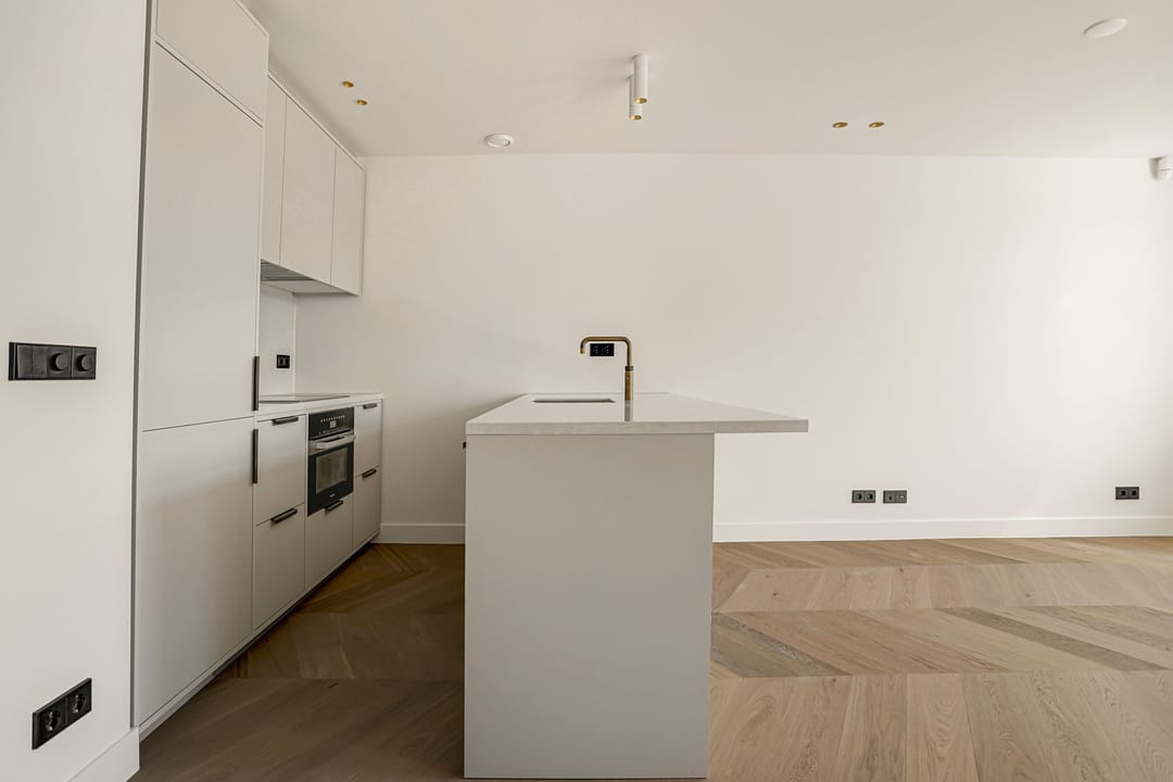 Photo 8 of Van Eeghenstraat 29-B3