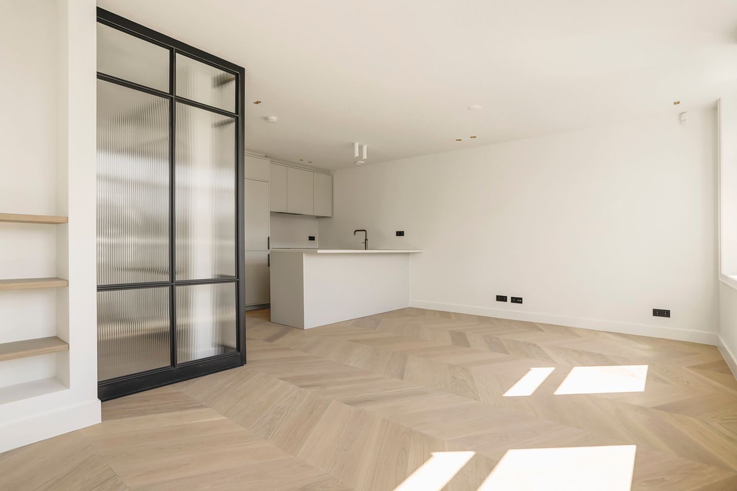 Photo 10 of Van Eeghenstraat 29-B3