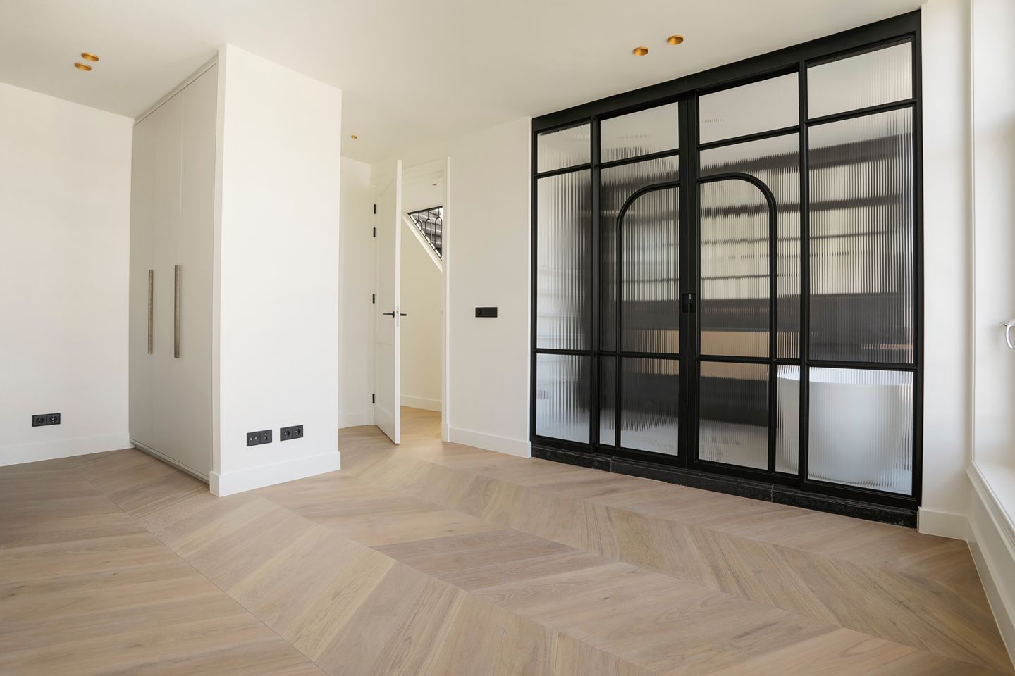 Photo 14 of Van Eeghenstraat 29-B3