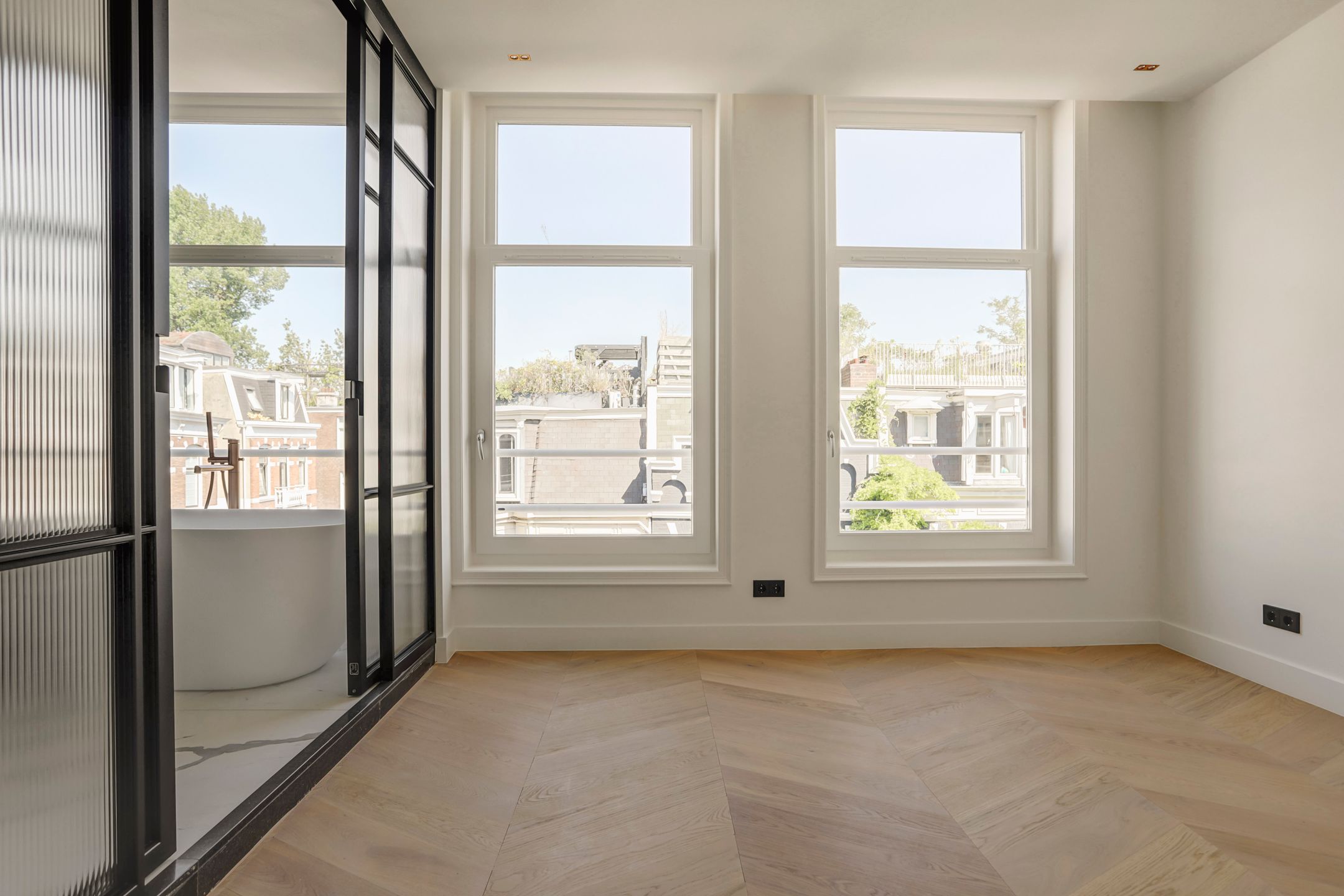 Photo 15 of Van Eeghenstraat 29-B3