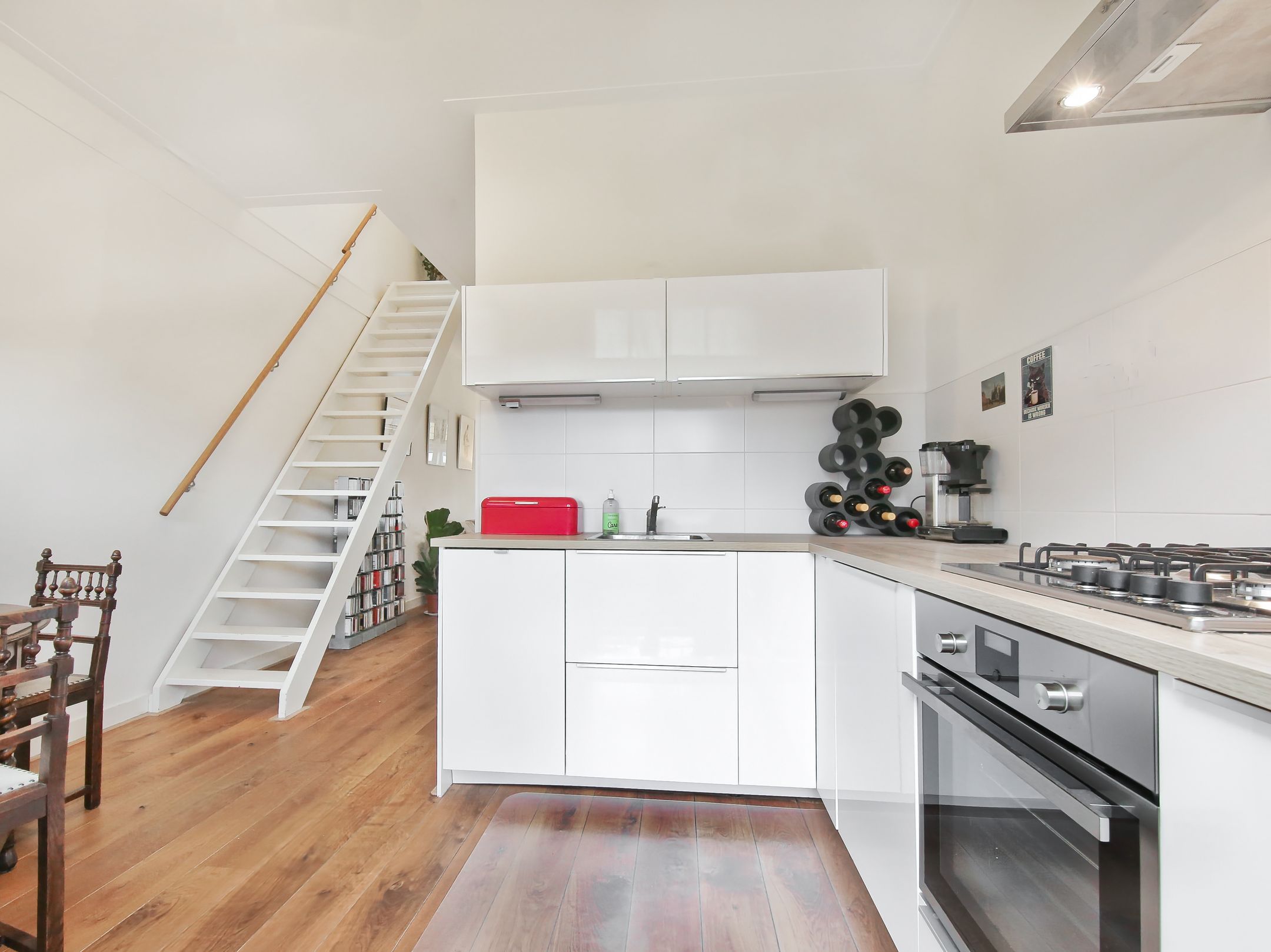 Charming upstairs apartment with 2 bedrooms and south-facing balcony in Haarlem — 12
