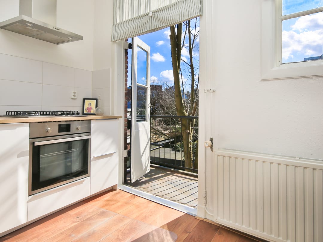 Charming upstairs apartment with 2 bedrooms and south-facing balcony in Haarlem — 14