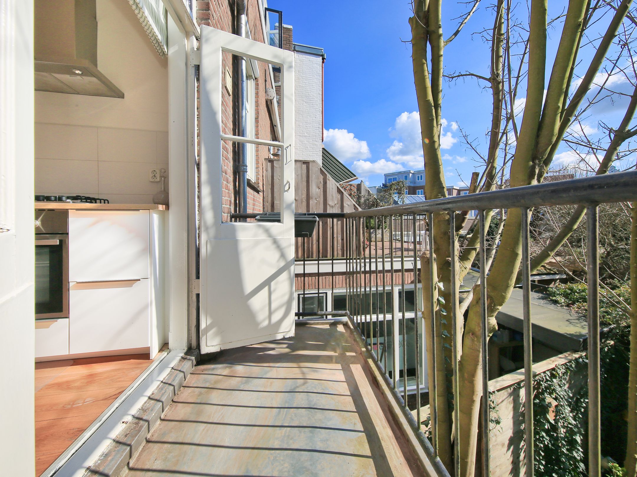 Charming upstairs apartment with 2 bedrooms and south-facing balcony in Haarlem — 15