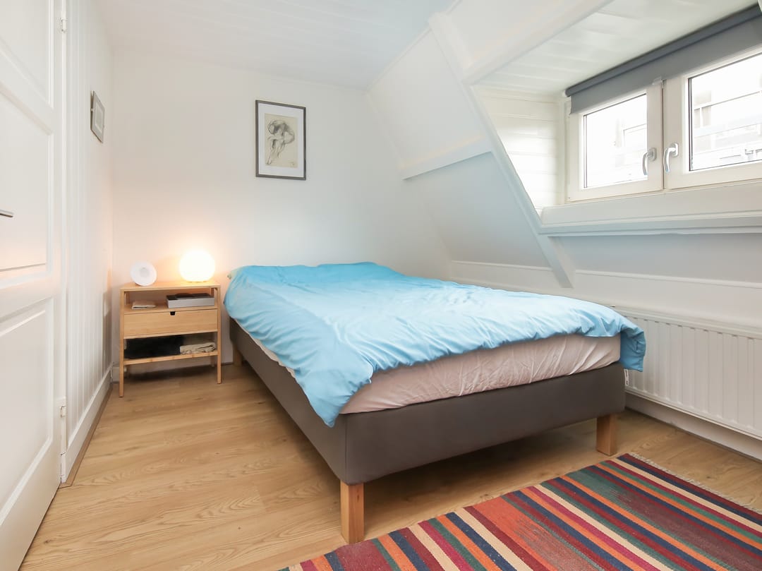 Charming upstairs apartment with 2 bedrooms and south-facing balcony in Haarlem — 19