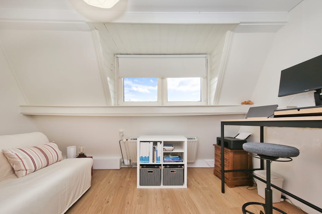 Charming upstairs apartment with 2 bedrooms and south-facing balcony in Haarlem — 23