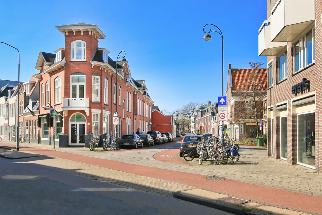 Charming upstairs apartment with 2 bedrooms and south-facing balcony in Haarlem — 28