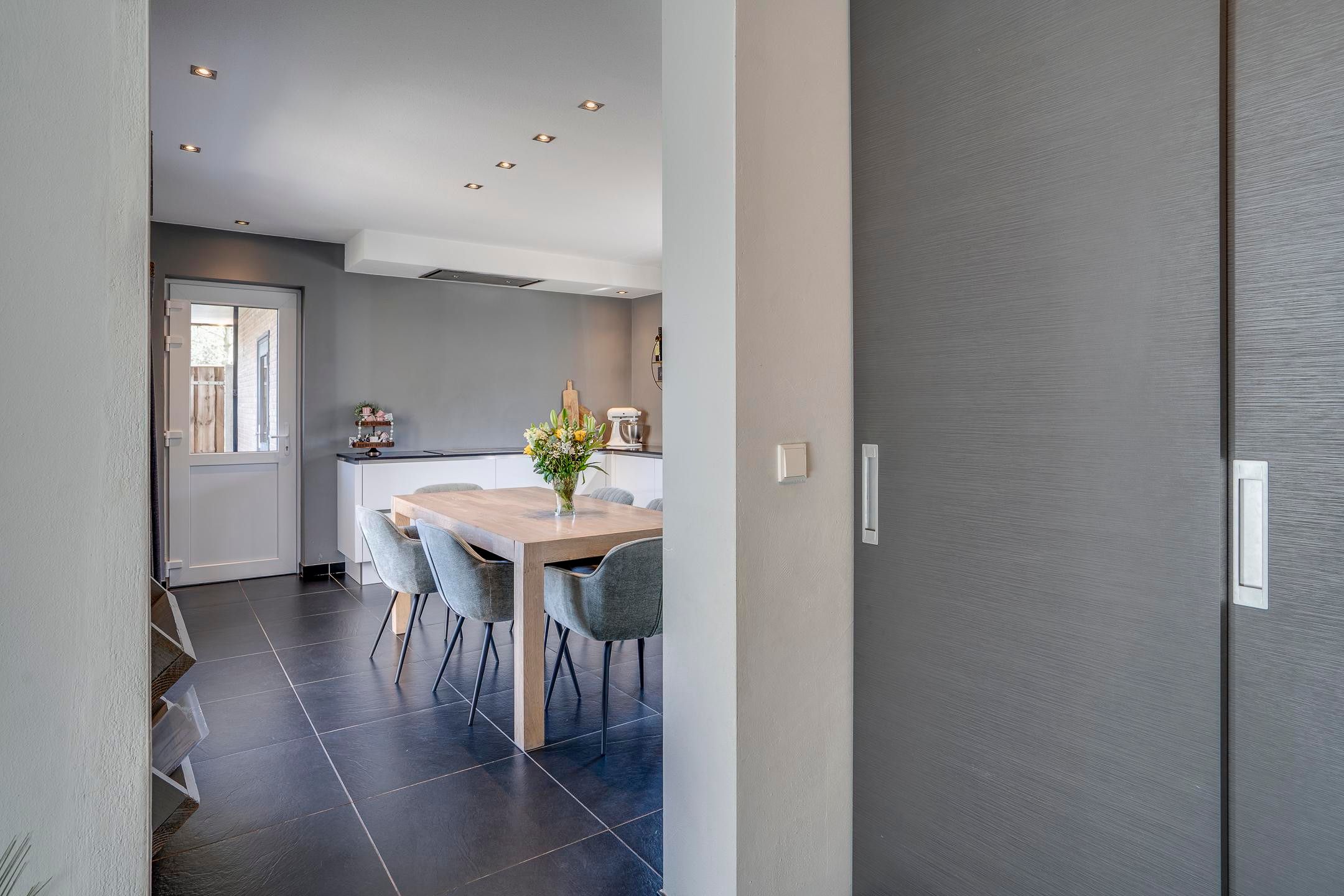 Foto 18 van van Hatzfeldtstraat 9