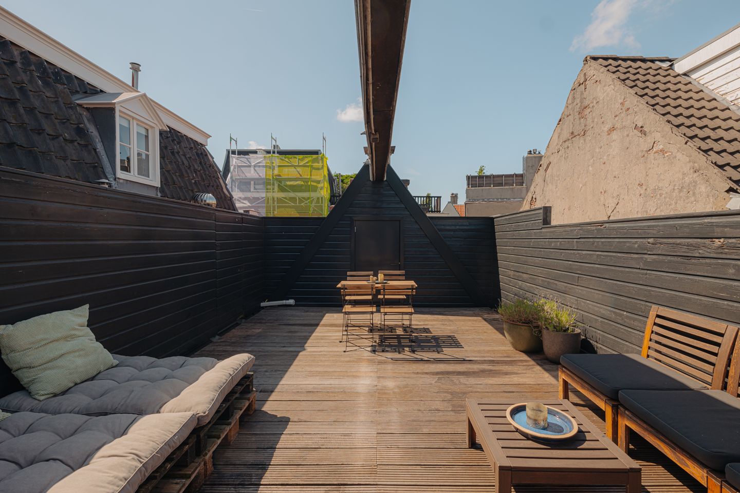 Charming Three-Story Upper House of 182 m² with Rooftop Terrace in Amsterdam — 24