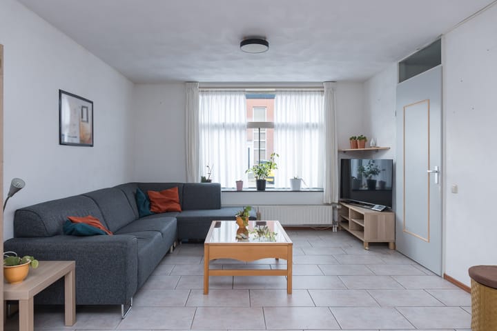 Photo 2 of Schaarsbergenstraat 9