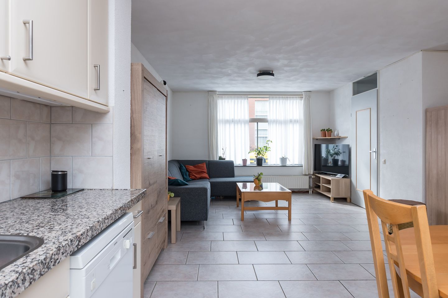 Spacious terraced house with garden and nature nearby — 14