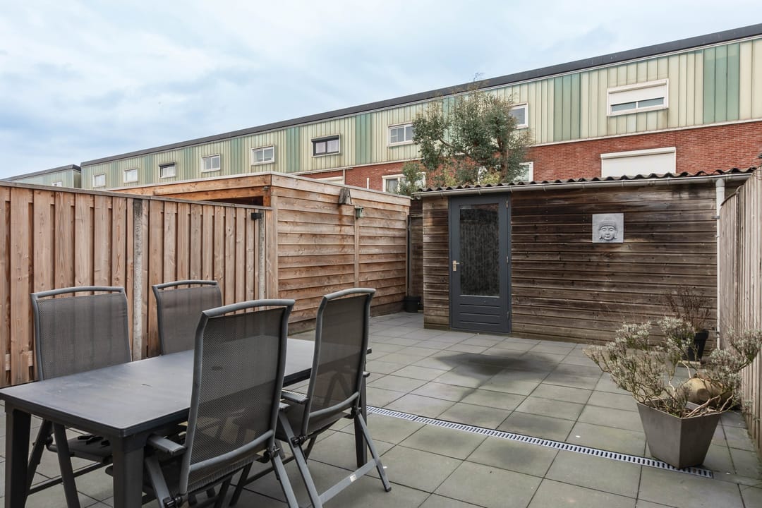 Spacious terraced house with garden and nature nearby — 31