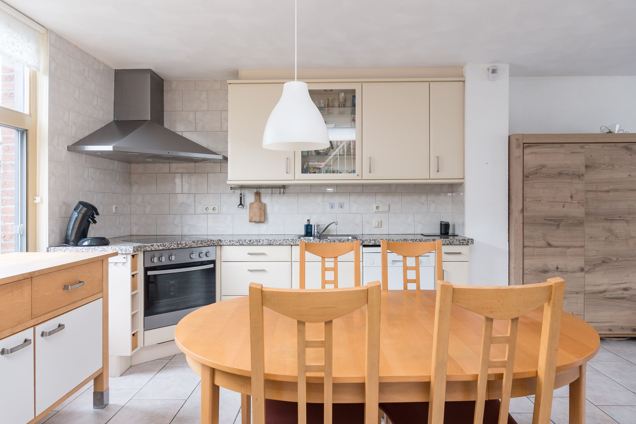 Spacious terraced house with garden and nature nearby — 12