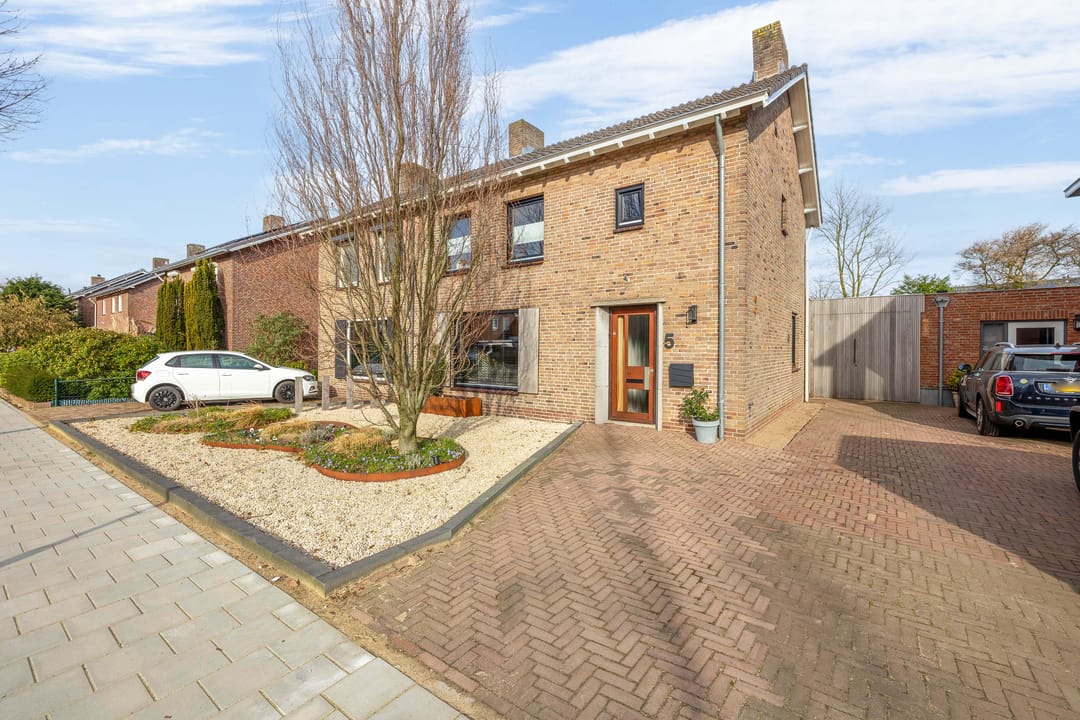 Foto 1 van Deken Franssenstraat 5