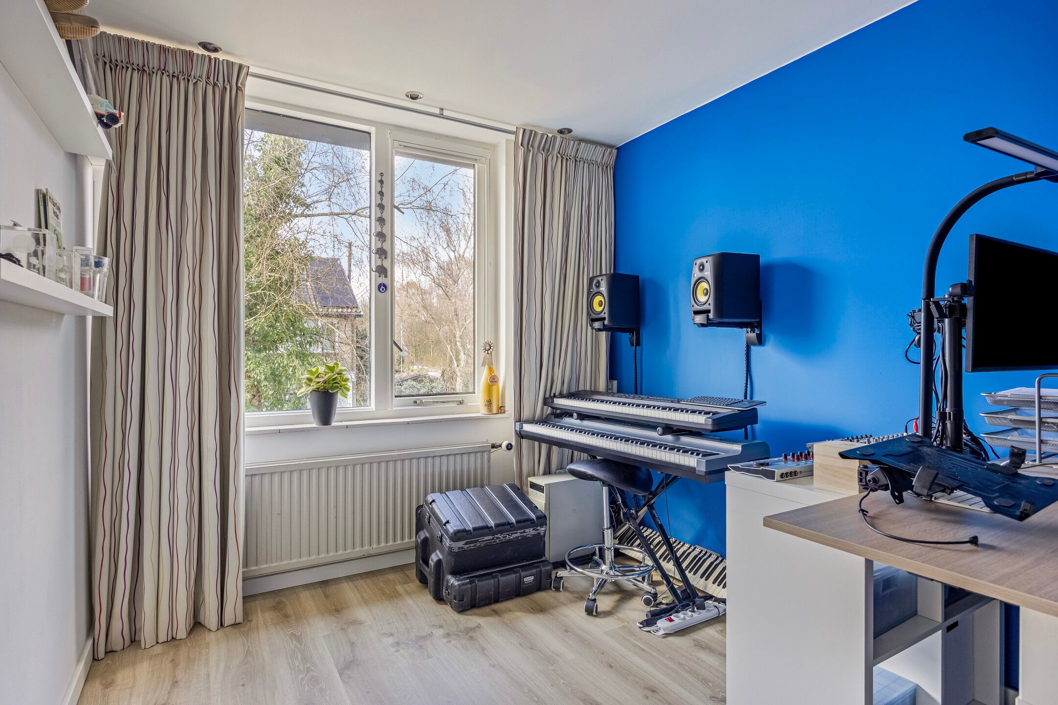Spacious extended semi-detached residence with five bedrooms in Oosterhout — 33
