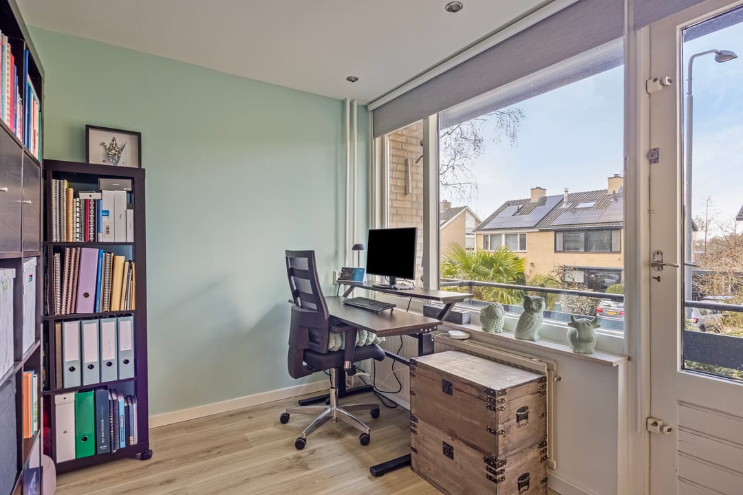 Spacious extended semi-detached residence with five bedrooms in Oosterhout — 35