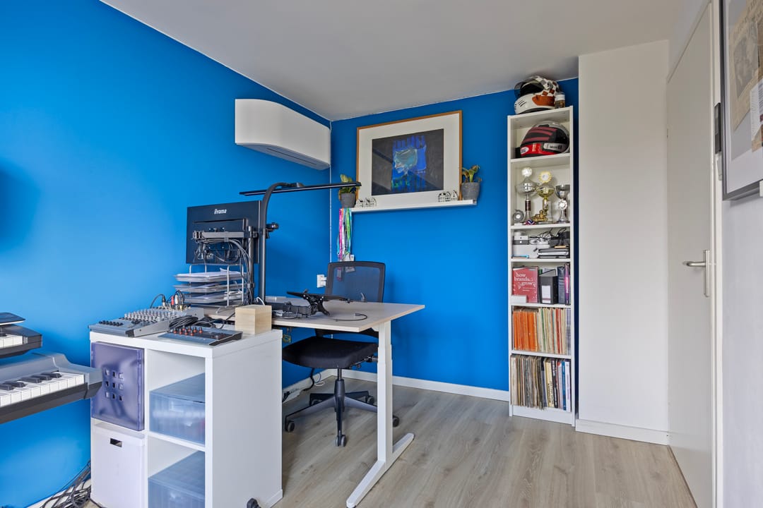 Spacious extended semi-detached residence with five bedrooms in Oosterhout — 34