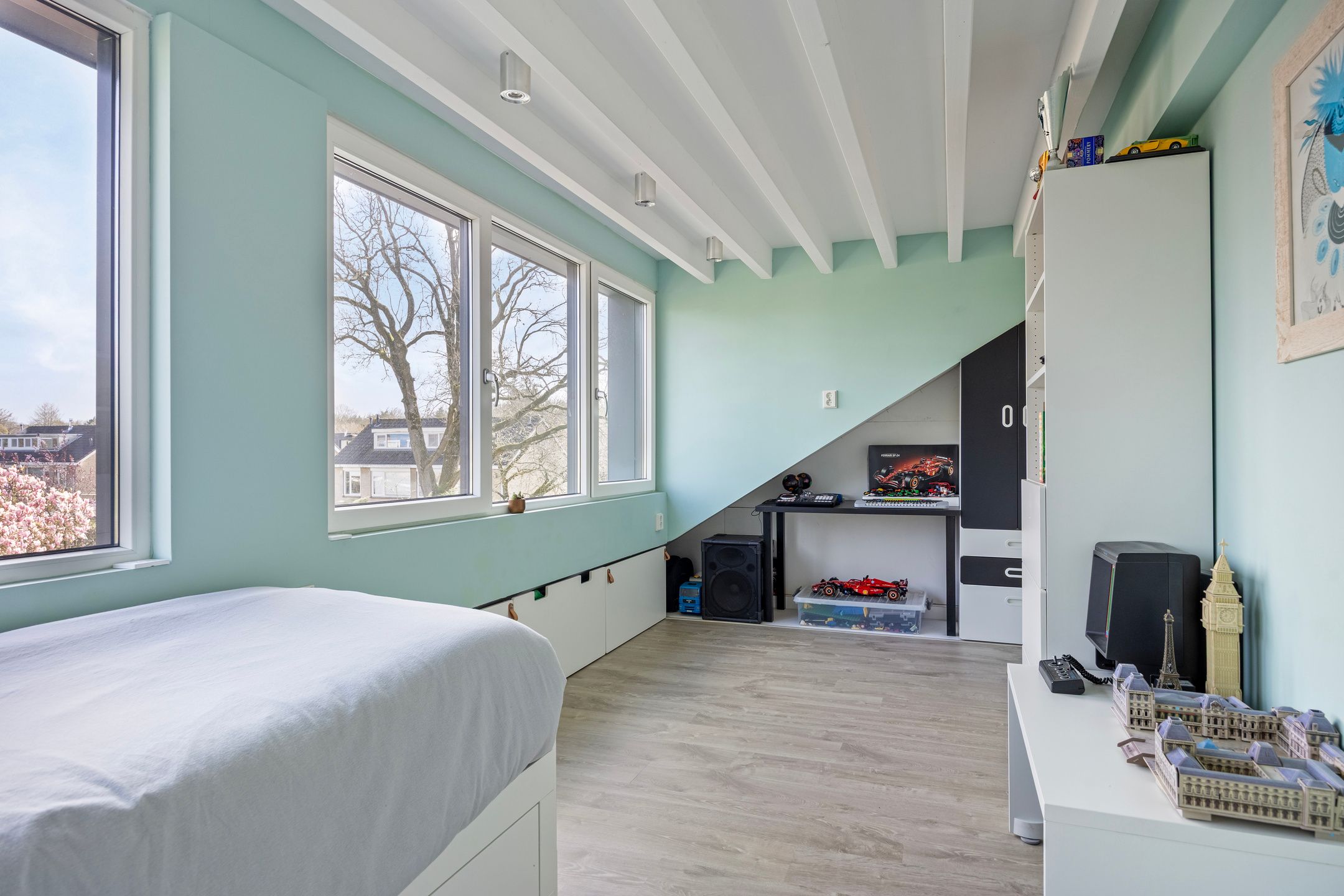 Spacious extended semi-detached residence with five bedrooms in Oosterhout — 39