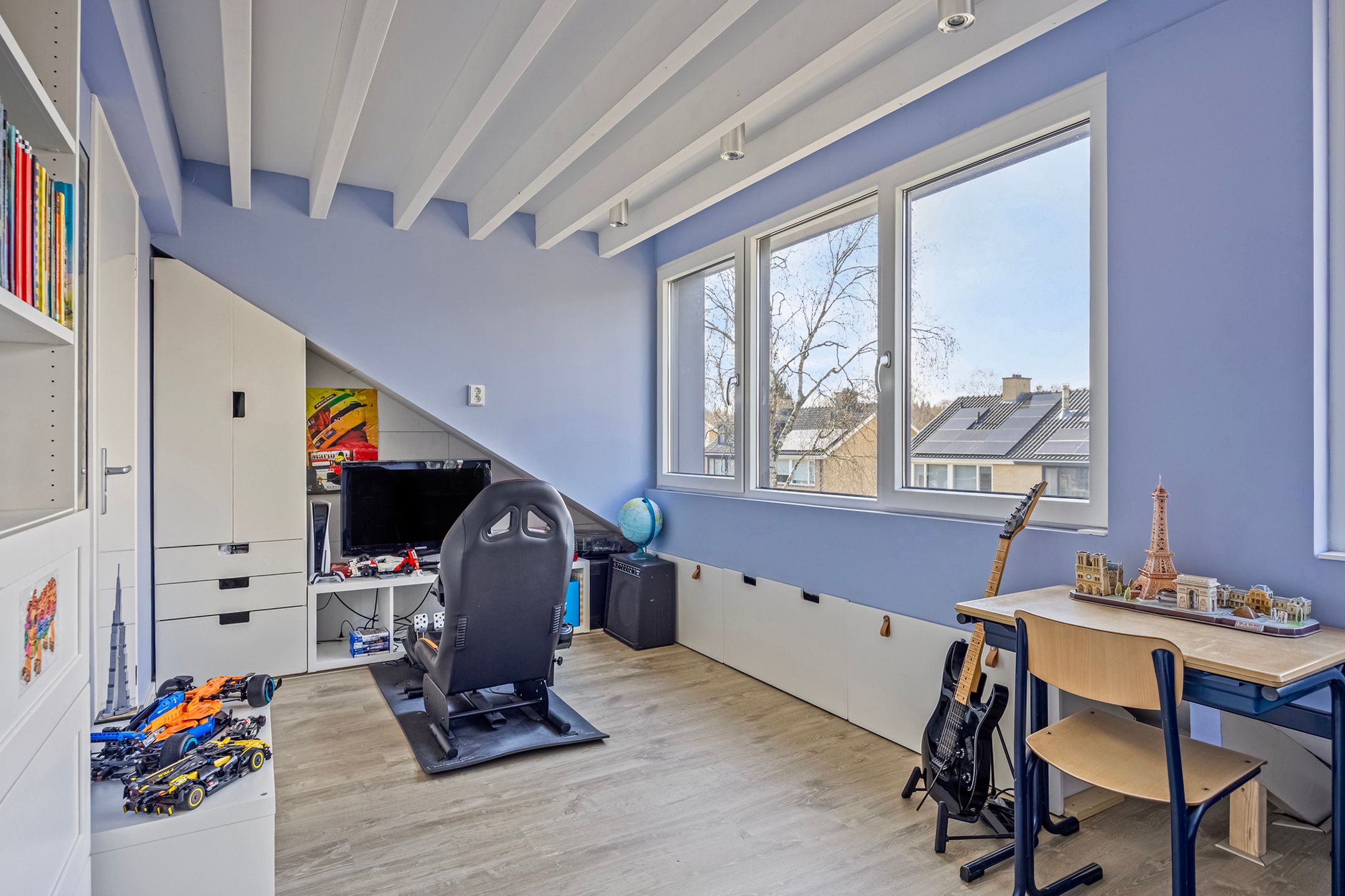 Spacious extended semi-detached residence with five bedrooms in Oosterhout — 45