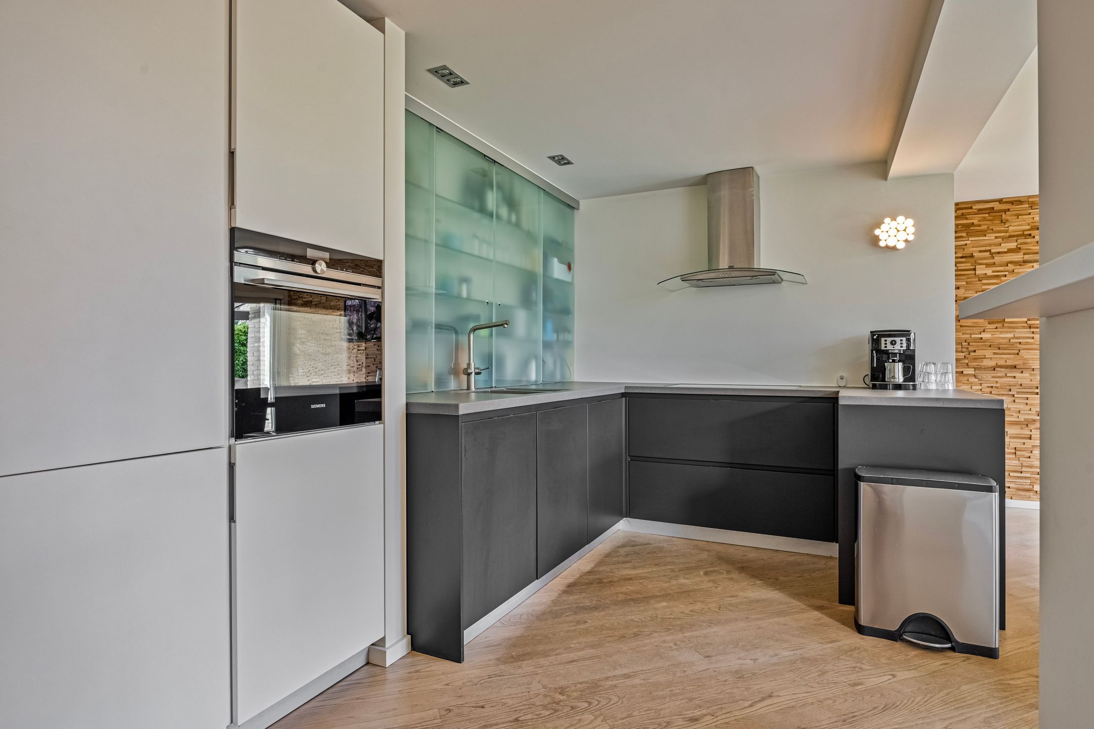 Spacious extended semi-detached residence with five bedrooms in Oosterhout — 18