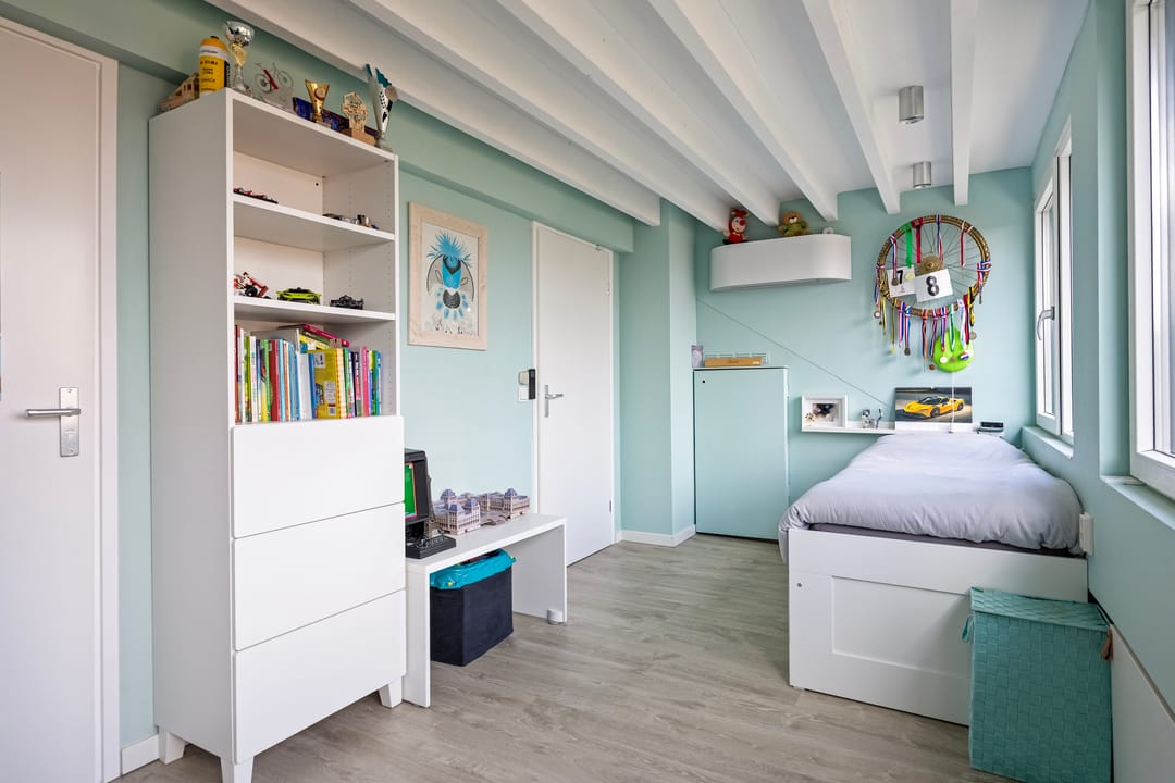 Spacious extended semi-detached residence with five bedrooms in Oosterhout — 40