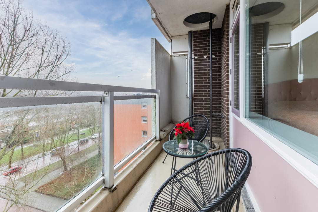 Spacious four room apartment with west facing balcony and storage in Haarlem — 12