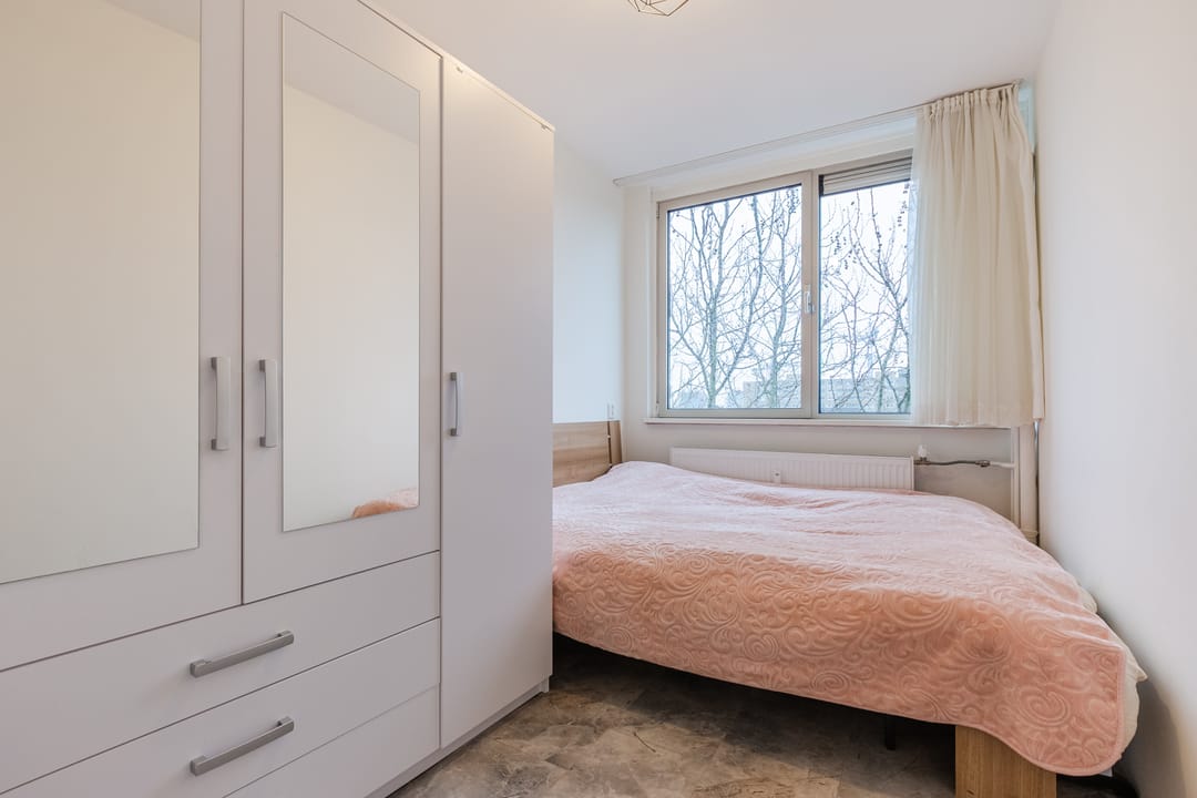 Spacious four room apartment with west facing balcony and storage in Haarlem — 15