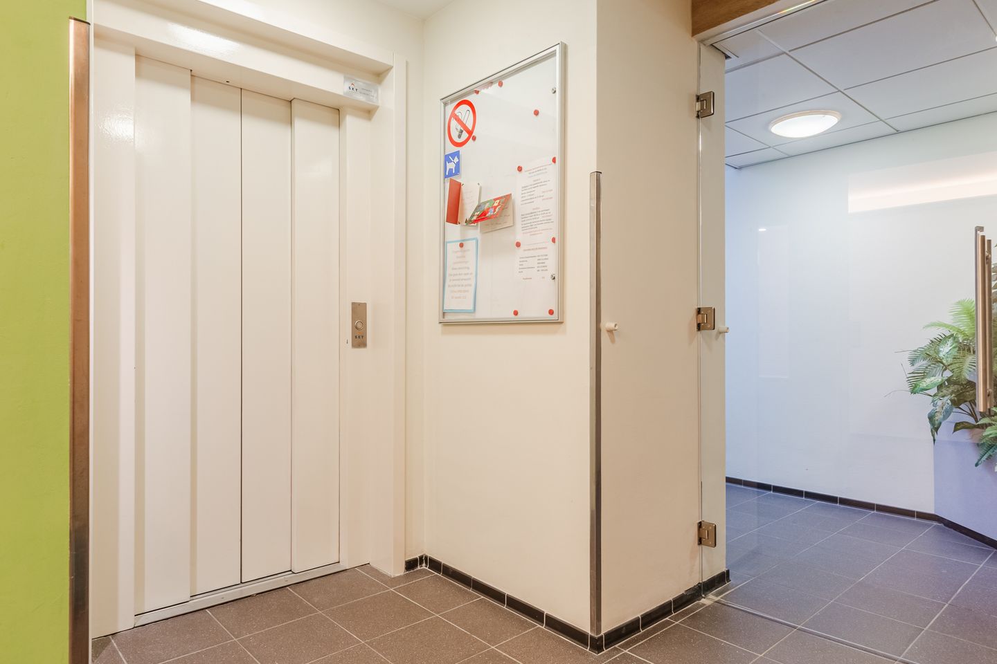 Spacious four room apartment with west facing balcony and storage in Haarlem — 19