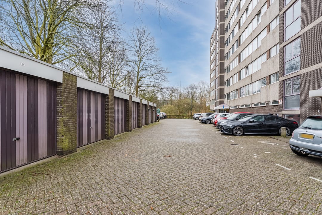 Spacious four room apartment with west facing balcony and storage in Haarlem — 22