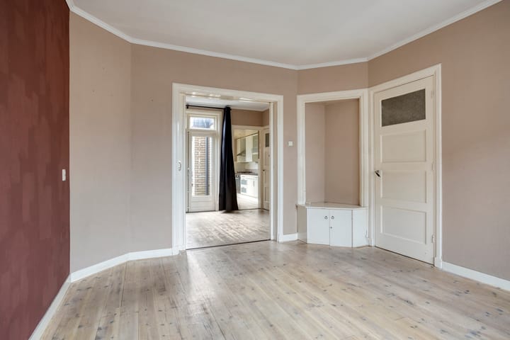 Photo 2 of Bavinckstraat 30