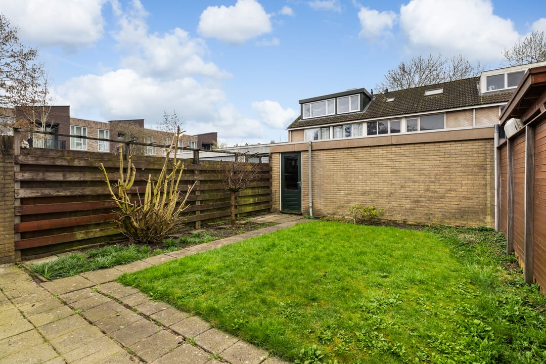 Spacious terraced house with sunny south facing garden in IJsselstein — 32
