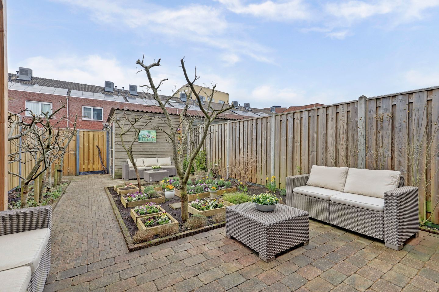 Well-Maintained Energy-Efficient Terraced House in Quiet Courtyard — 48