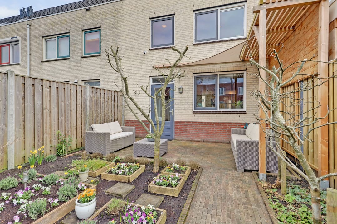 Well-Maintained Energy-Efficient Terraced House in Quiet Courtyard — 52